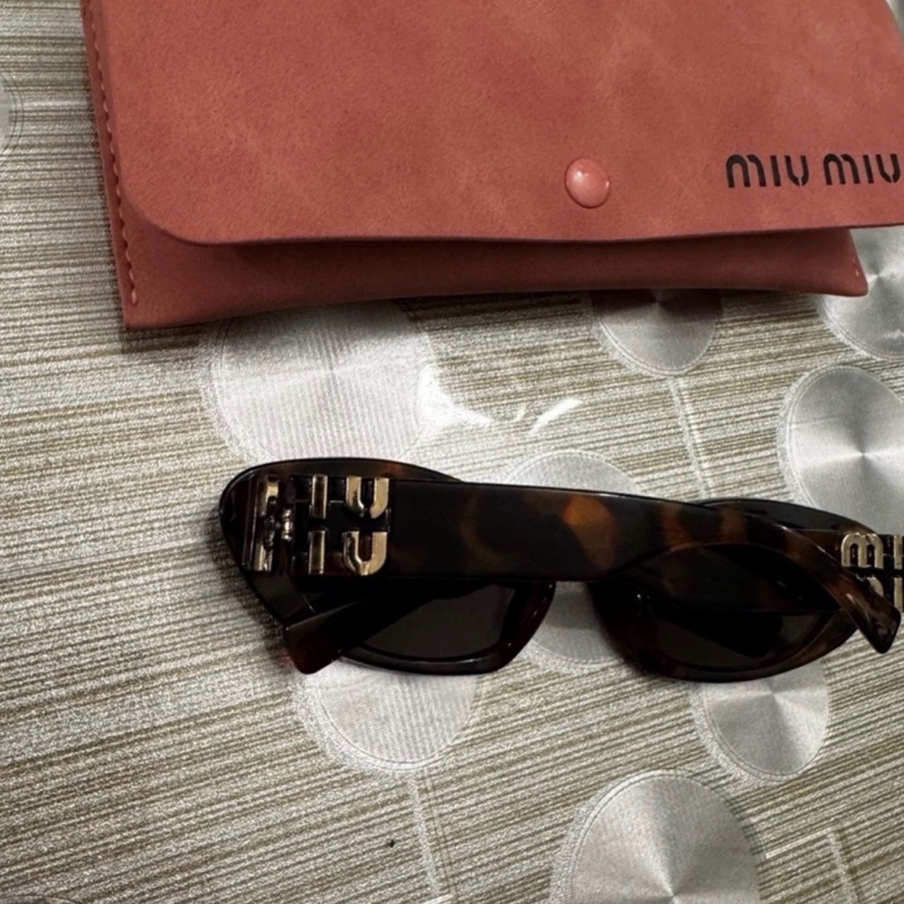 Miu Miu Brown Sunglasses with Pink Case - Picture 2 of 5